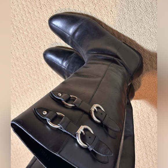 Donald Pliner Black Leather Boots with Silver Buckles and Peace Sign Size 8.5 - Picture 2 of 4